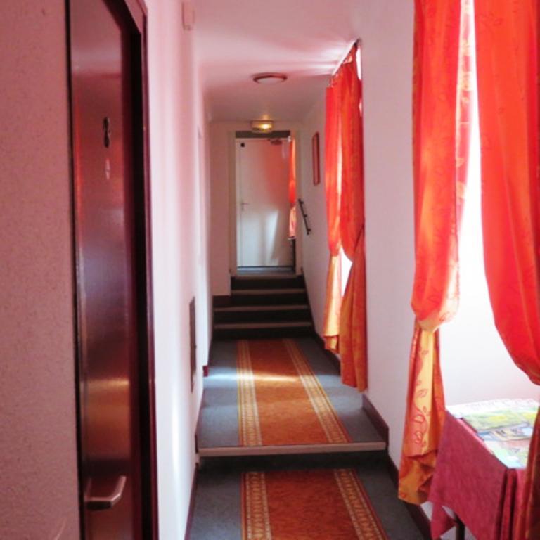 Hôtel Le Relais Du Pont De Rhodes à Frayssinet Chambre photo