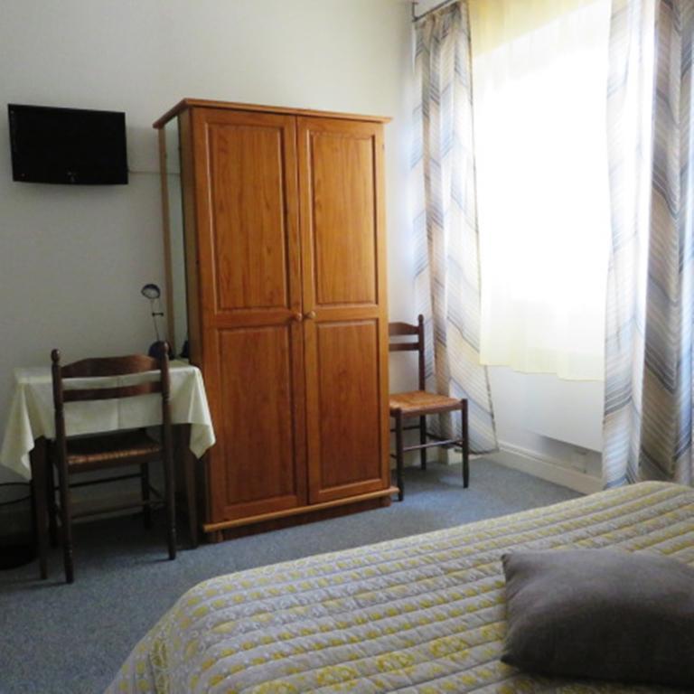Hôtel Le Relais Du Pont De Rhodes à Frayssinet Chambre photo