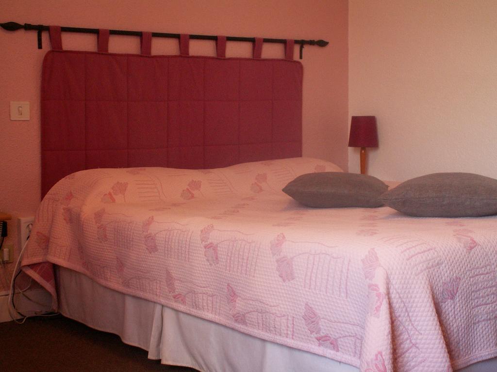 Hôtel Le Relais Du Pont De Rhodes à Frayssinet Chambre photo