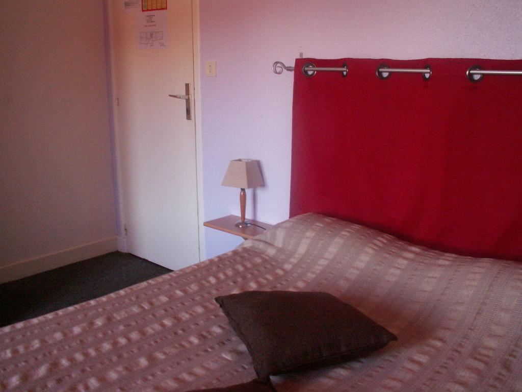 Hôtel Le Relais Du Pont De Rhodes à Frayssinet Chambre photo