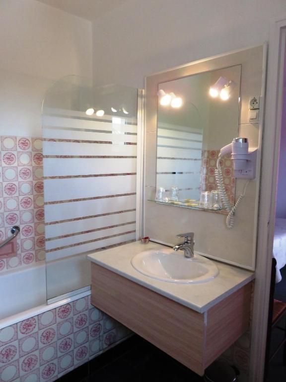 Hôtel Le Relais Du Pont De Rhodes à Frayssinet Chambre photo