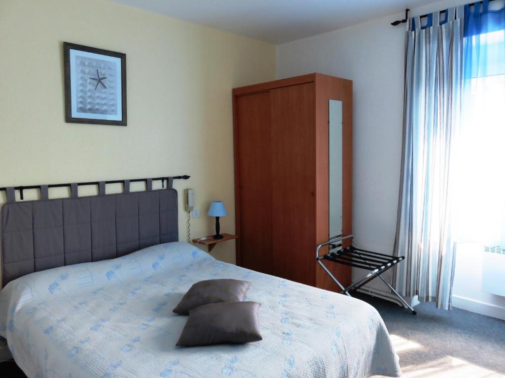 Hôtel Le Relais Du Pont De Rhodes à Frayssinet Chambre photo