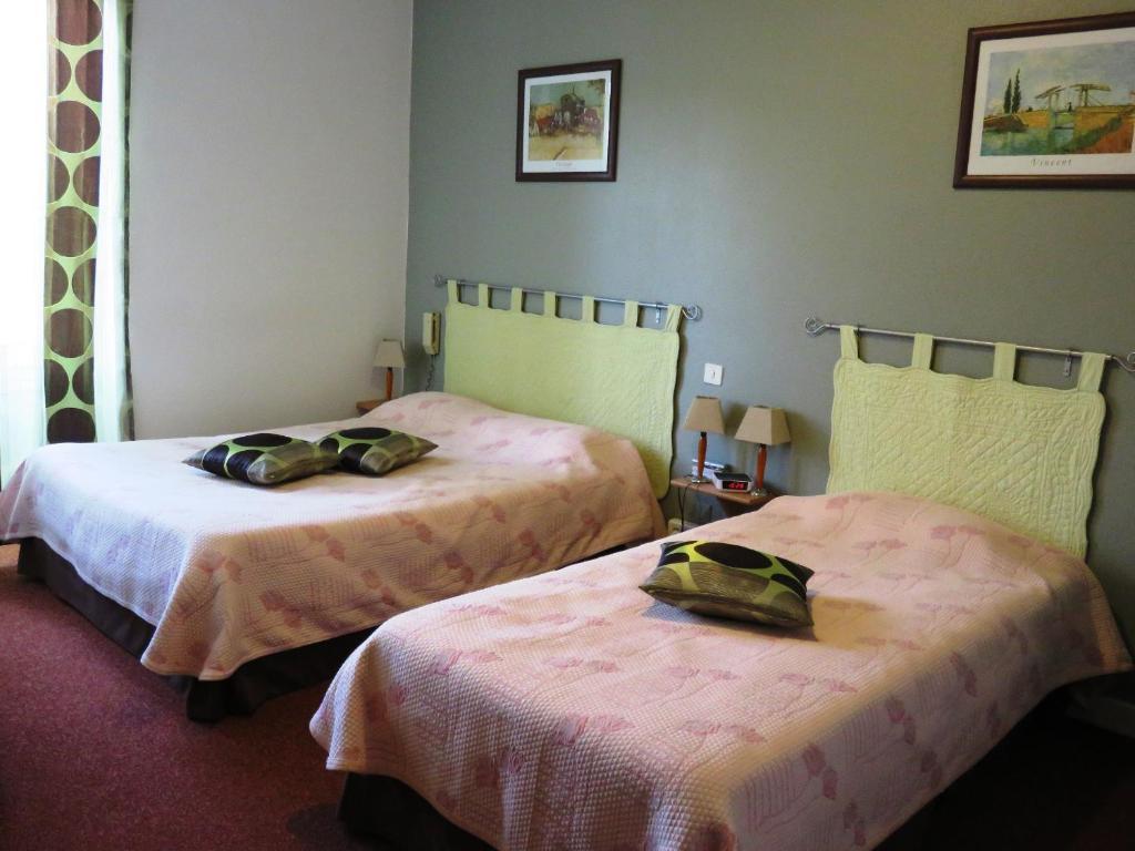 Hôtel Le Relais Du Pont De Rhodes à Frayssinet Chambre photo